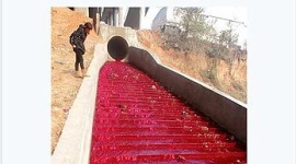 中国で川の水が真っ赤に染まる（画像あり）