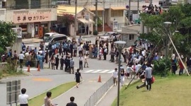 デモ隊「学生達の声を聞けーー!!」 沖大生「うるさいから帰れ!!」 法政大学文連の無断押しかけデモに沖縄大学生激怒wwwww