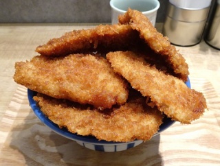 ■新橋の「たれとん」で、デカ盛りタレカツ丼！