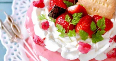 18歳の誕生日はガーリーピンクな【苺ドリップケーキ】