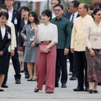 愛子さん　ラオス訪問2日目　凱旋門を訪問・NMRに掲載されたラオス出発と到着記事