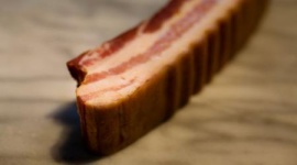 ベーコンを毎日１０枚以上食べ続けると病気になりやすい事が判明