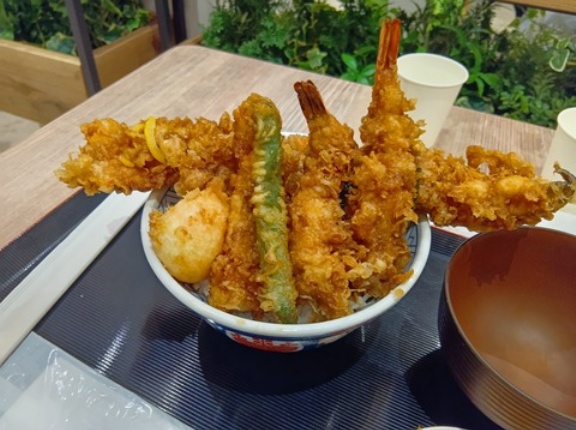 東京都の伝統的ご当地グルメ『江戸前天ぷら』のチェーン〜ギリギリ庶民が手の届く価格の江戸前天丼　金子半之助さん