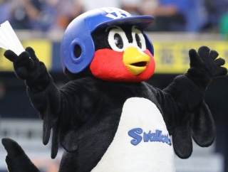 【ヤクルト】つば九郎が「来季から戻ってきます」　神宮ファン感で池山監督が報告