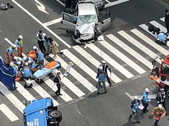 これどういうこと？池袋暴走事故の捜査陣営、飯塚幸三受刑者を逮捕しなくていい理由を考えるために1000ページもの法解釈書を読んでた模様…自民議員からも圧力