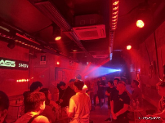 【Gass Bangkok　ガス バンコク】　at　Silom Soi2　～ガソリンスタンド風ディスコ！体験レポ～