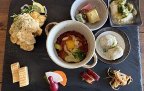 ハレヤ食堂、和洋肉野菜完璧なバランスとボリューム