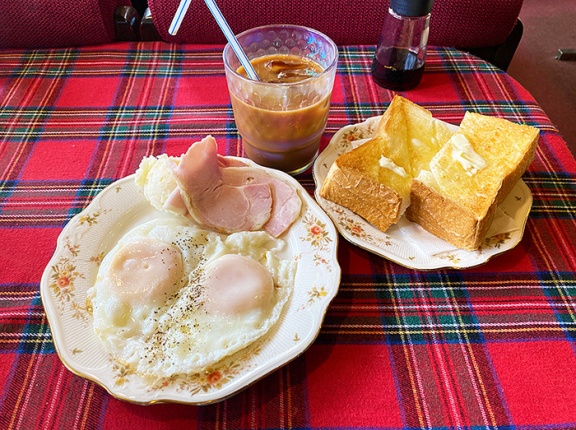 バターしみしみの厚切りトーストがサクふわで美味い！函館市千歳町「喫茶タイム」