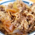 【悲報】ワイ牛丼はスプーン派箸で食う派にバカにされる