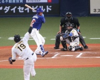 中日・福留、藤浪よ次は打つ！内角ズバッと…見逃し三振「いい投手であることは変わりない」