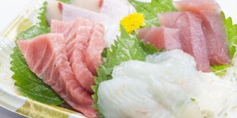 俺が刺身食いたいから嫁に買っていいか確認とって購入。→俺は食事の時間まで自室で作業。→食卓にフライが…