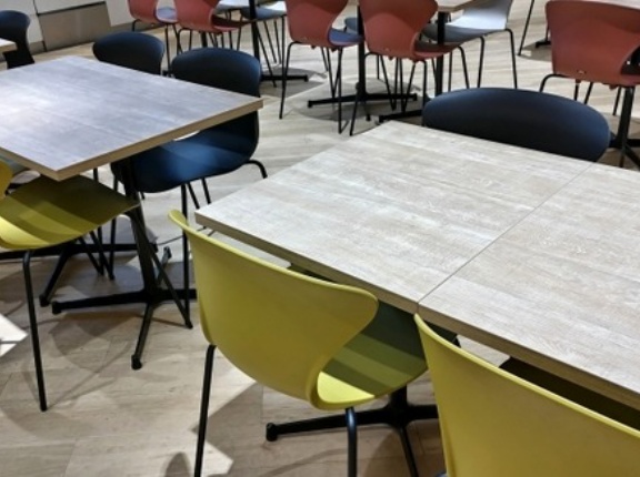 独身が一人で行ったら死ぬ場所「休日の遊具のある公園」「BBQ場」