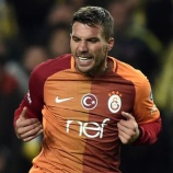 『ヴィッセル神戸 元ドイツ代表ポドルスキを獲得か / 元Jリーガーノバコビッチが日本行きを後押し!「神戸のスタジアムは新しく、世界で最高のステーキがある」』の画像