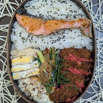 紅鮭弁当いいよね、そしてもらってばっかり～夫のお弁当271