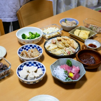 今日はレシピお休み「娘が帰ってきた時の夕食はこんなもん」&この日のお昼は