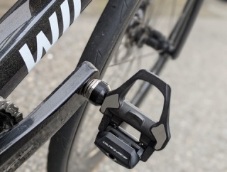 新型DURA-ACE PD-R9300はどう進化した？旧型と左右同時比較で見えたこと