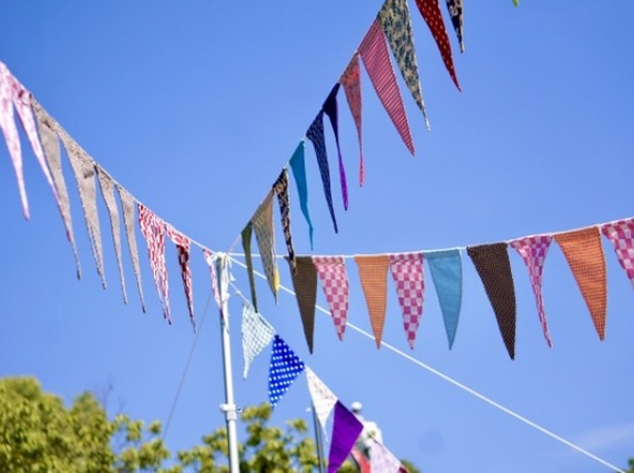 古着・古道具が全国から集結！美味しいグルメも！『国営越後丘陵公園』で『にいがた蚤の市 丘の上のバザール』開催！4月25日、26日。前売券販売中！