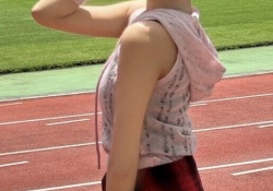 【画像】奥田いろは、覚醒。生足+ミニスカ+ノースリーブ画像をブログに掲載