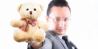 10年間フリーターだった義兄が司法書士を目指すって。それだけなら勝手にしてと思うけど、義父が夫に金援助を頼んできたんだ。