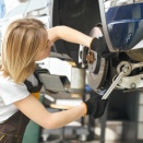 俺の彼女が車にばかり金をかけるからなんとかしたい、どうしたらいいの？
