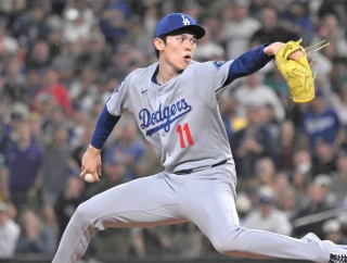 佐々木朗希、抑えでプレーオフデビュー！3者凡退でド軍地区S進出決める、山本由伸は7回途中2失点でPO通算3勝目