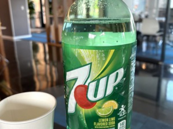 【画像】日本人「ちょっと体調悪くて…」   アメリカ人「…これを飲め。」