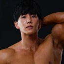 【衝撃】「ハルクじゃん」横川尚隆 筋肉ゴツゴツ背中を披露!インパクト大な姿に「ユーラシア大陸あるやん」「これもう壁だろ」と話題