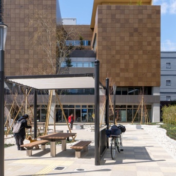 関西将棋会館前につくってた「駒音公園」がオープンしてる