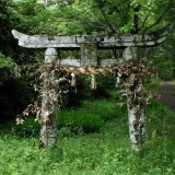 『某神社に赤い蝋燭を立てると海が荒れる』他、田舎の奇妙な風習・言い伝えを教えて