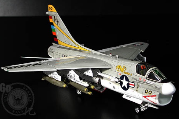 米海軍 攻撃機 A-7 コルセアII キャノピー タグ キーホルダー 高性能なヤツ作ってね、金かけずに」で生まれた最後の艦上攻撃機
