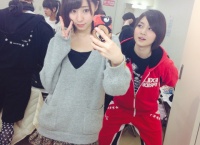 【AKB48】藤江れいなの後ろに不審者