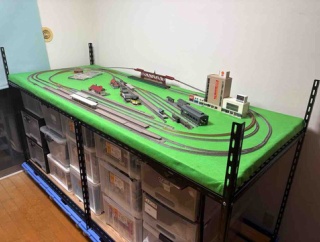 レイアウトに、レールを仮配置しました。