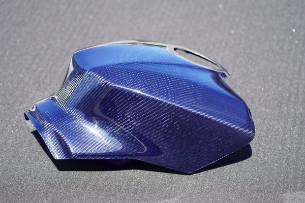 才谷屋　yzf-r1（23年式で使用）綾織タンクカバー 才谷屋ファクトリー最新情報 - YZF-R1