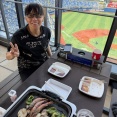 【朗報】ドラクエの堀井雄二さん、ハマスタで焼肉を堪能するもベイスターズが負けてしまう