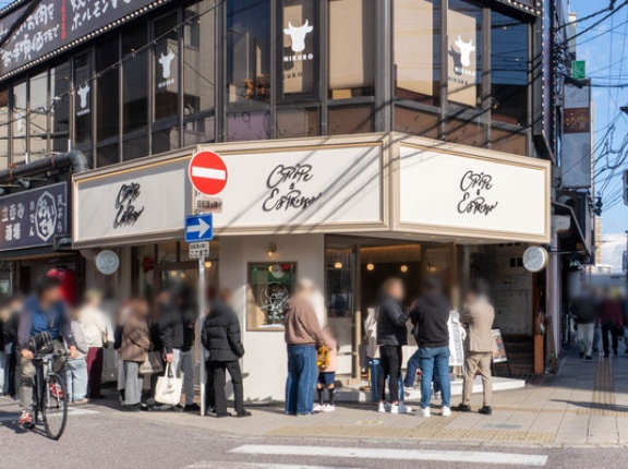 阪急高槻市駅ちかくにつくってた「クレープとエスプレッソと」がプレオープンしてる。行列できてた