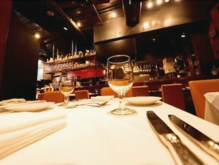 友人Ａ子はご主人の経営するレストランの忘れ物・落とし物を発見次第ノートに日時と物の形態を記録し数日保管したらその後は速やかに交番に届けるよう言われてたんだけど…