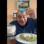 【クセ強】パスタに粉チーズをかけるだけのイタリア人TikTok動画がなぜかバズってしまうｗｗｗｗｗｗｗ
