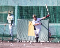 【秋季キャンプ】育成選手の野口、20本の柵越えを放つ！
