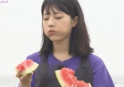 【神GIF】スイカ食べてる乃木坂メンバーで最も可愛い奴ってコレだよな？