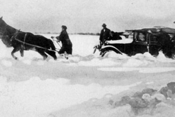 脱出せよ 雪道でスタック スリップ した場合の対処方法 快適ドライブ情報局 脱出せよ 雪道でスタック スリップ した場合の対処方法 快適ドライブ情報局