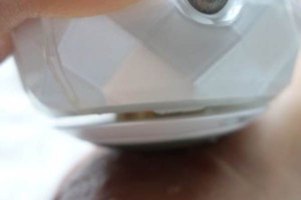 美顔器ビオールダイヤモンドで顔や足 の角質がポロポロ取る事ができるのか体験中です