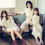 『[bis(ビス) WEB] 秋はホワイト×肌見せでガーリーにキメる。イコラブの3人(大谷映美里・諸橋沙夏・音嶋莉沙)が秋コーデを着こなす。【=LOVE(イコールラブ)】』の画像