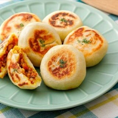 カリもち！フライパンで作る米粉の焼きカレーパン