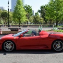 皇居前を走るフェラーリ F430 スパイダー