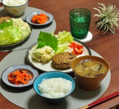 話を聞いているうちについ食べたくなってしまった【しいたけバーグ】で晩ごはん