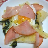 『フォカッチャとハムエッグ・目玉焼きトースト』の画像