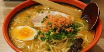 【ゾーッとした】ラーメン屋でバイトの中国人に夫が「違うだろ！」→後日、新聞に…