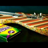 『1200本の色鉛筆からギターを作ってみた』の画像