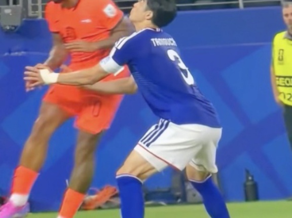 【ワールドカップ】オランダ代表の日本戦でのラフプレー　海外勢もドン引き「私が今まで見た中で最も汚いプレーの一つ」
