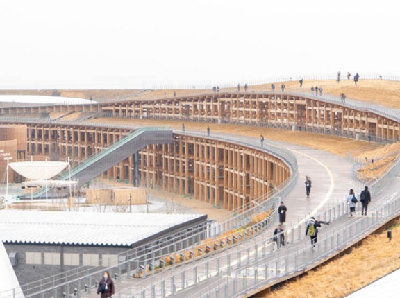 ついに完成！現地で見てきた「大阪・関西万博」の大屋根リングは世界最大級の木造建築。高槻からは乗換2回でいける